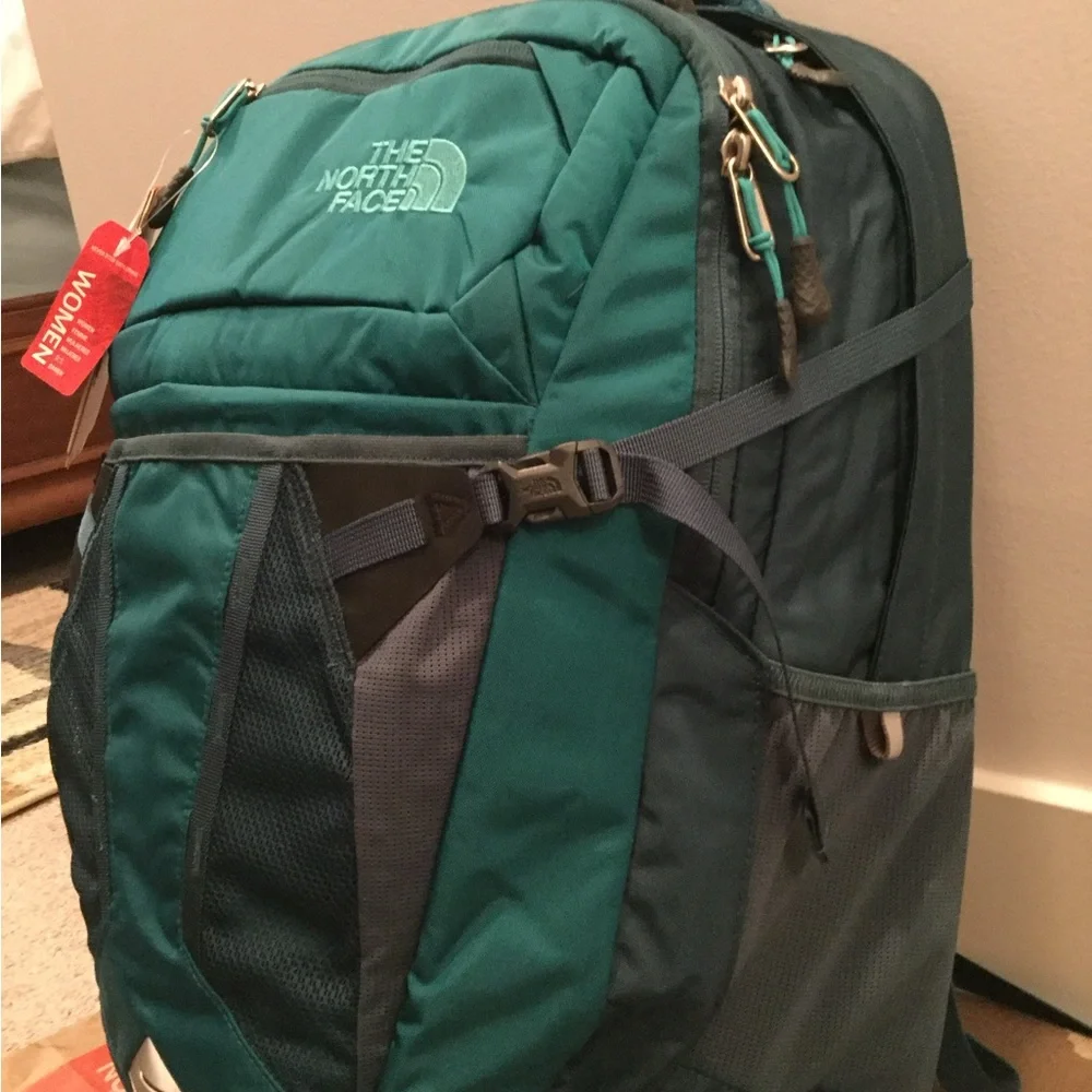 NWT The North Face Women’s Recon Backpack
